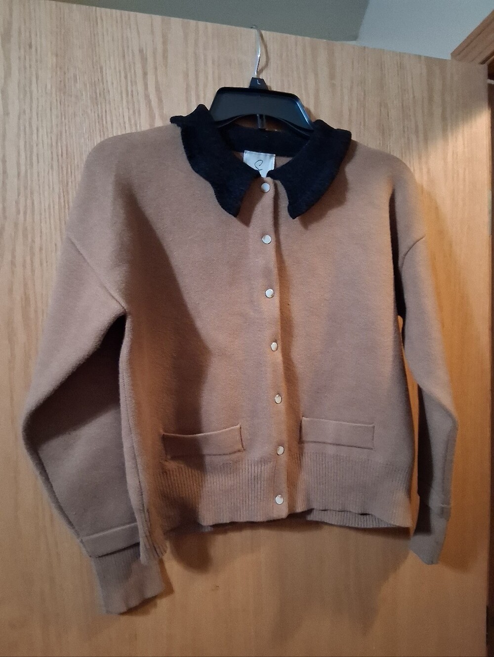 Sioni Contrast Collar Cardigan Sweater in Camel/Black. Snap buttons, Medium